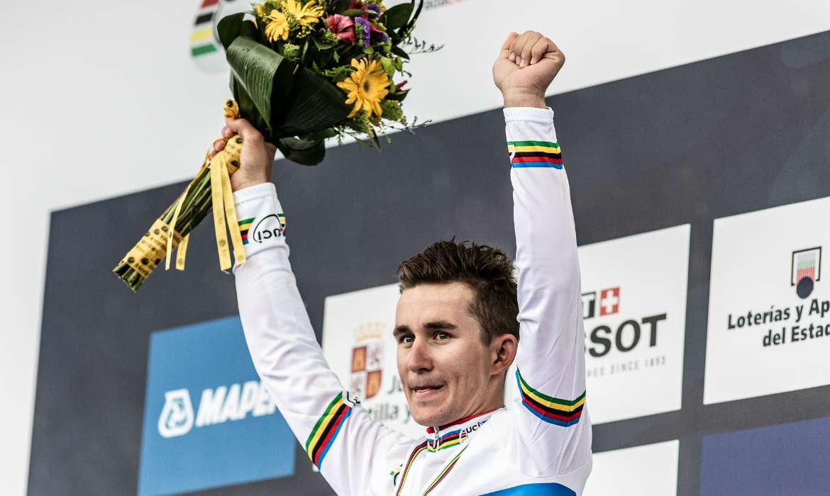 michal kwiatkowski sky