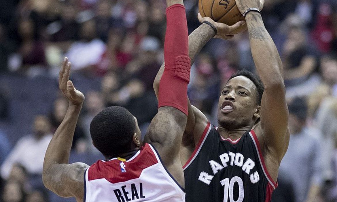 kahwi leonard toronto raptors basket nba