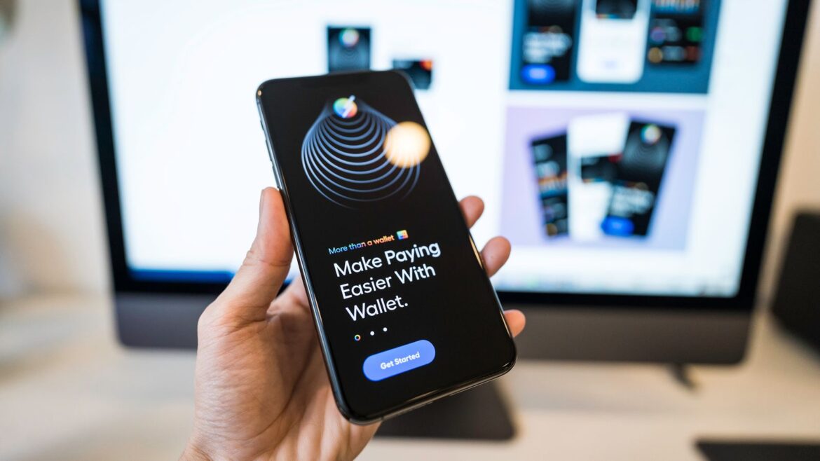 Main tenant un smartphone avec application de portefeuille numérique, écran flou en arrière-plan, pour déposer au casino